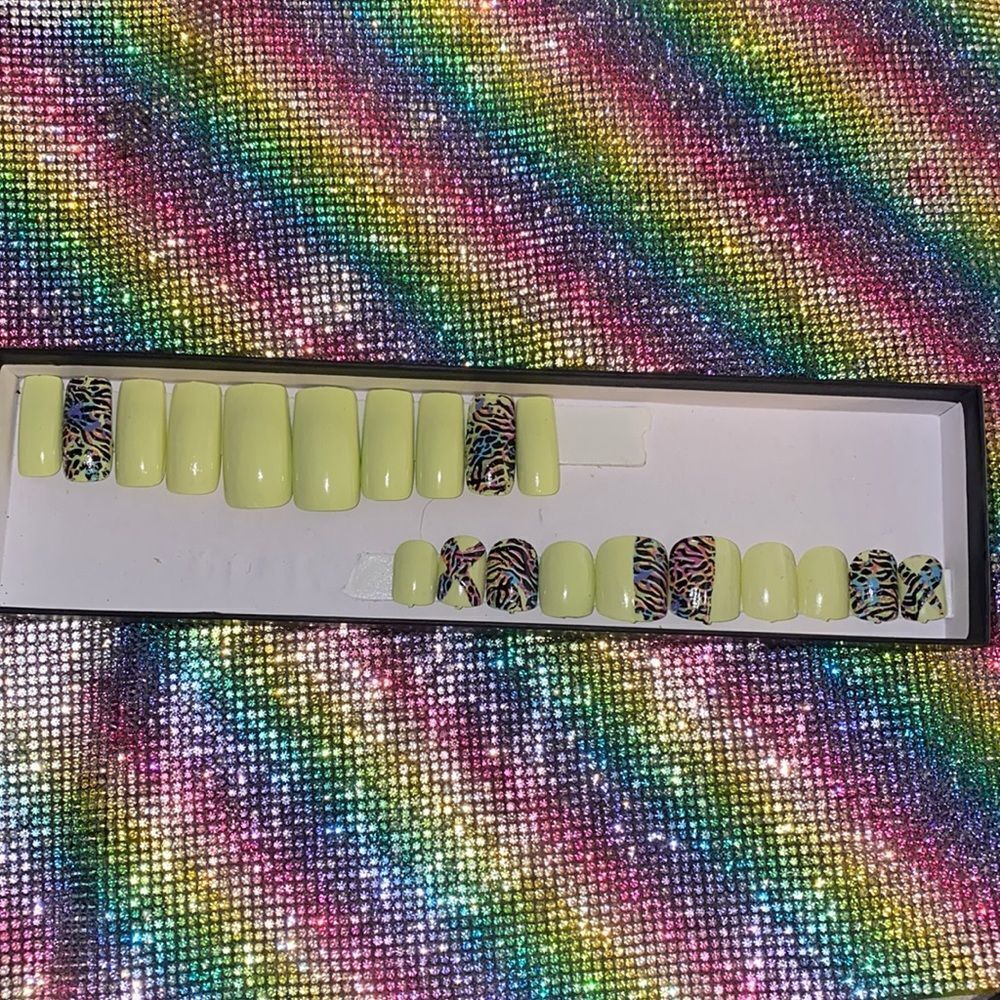 2sets of 10 Press on Nails! Great Reviews and Great Prices!! 3/15$